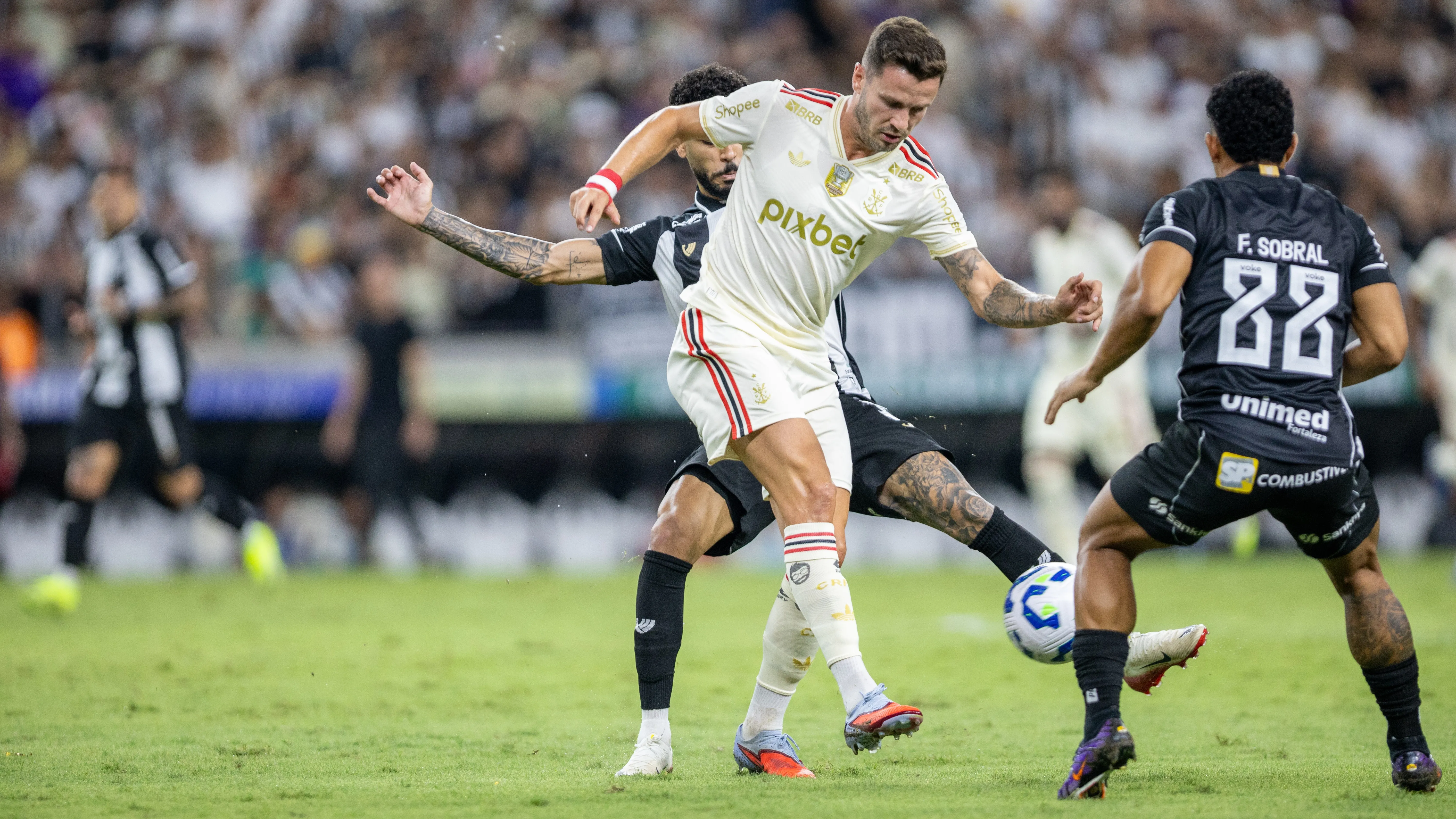 No 1º turno, as equipes empataram em 1 a 1. Foto: Baggio Rodrigues/AGIF