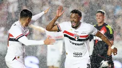 SP - SANTOS - 03/12/2025 - BRASILEIRO A 2025, SAO PAULO X INTERNACIONAL - Sabino jogador do Sao Paulo comemora seu gol durante partida contra o Internacional no estadio Vila Belmiro pelo campeonato Brasileiro A 2025. Foto: Mauricio De Souza/AGIF