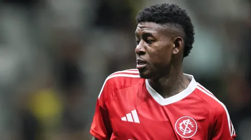 Vitão, jogador do Internacional, durante partida contra o Atletico-MG no estadio Arena MRV pelo campeonato Brasileiro A 2025. Foto: Gilson Lobo/AGIF