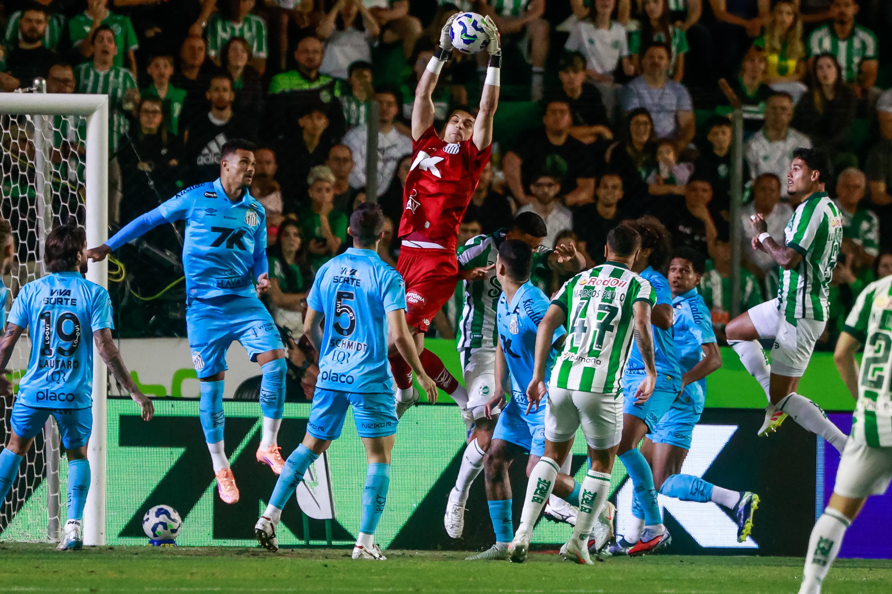 Brazão vem sendo um dos destaques do Peixe em 2025. Foto: Luiz Erbes/AGIF