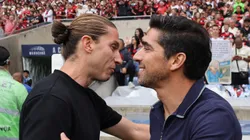 Filipe Luís abraçando Abel Ferreira - Foto: Wagner Meier/Getty Images