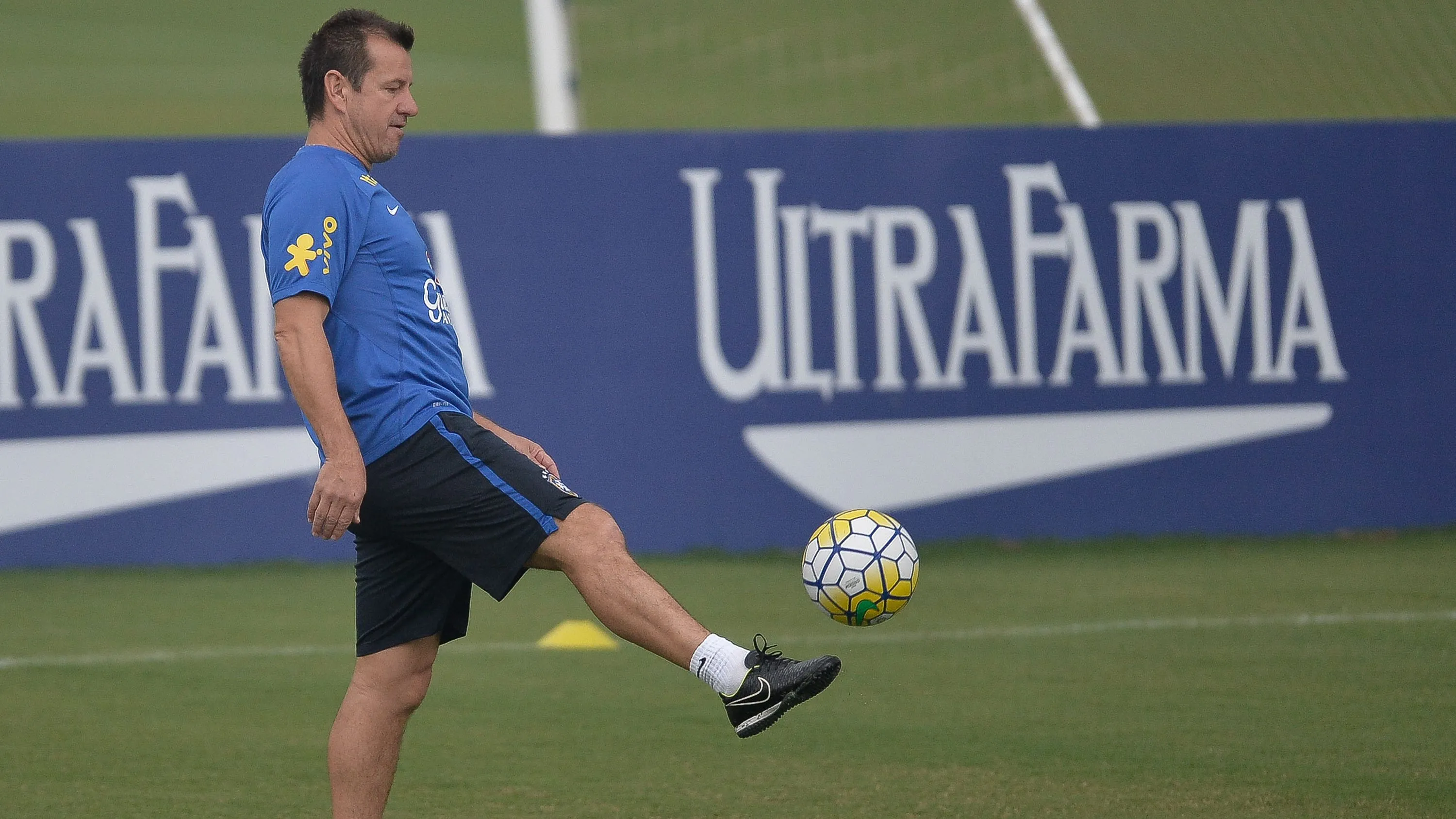 Dunga durante a sua passagem como técnico da Seleção -Foto: Pedro Martins/AGIF