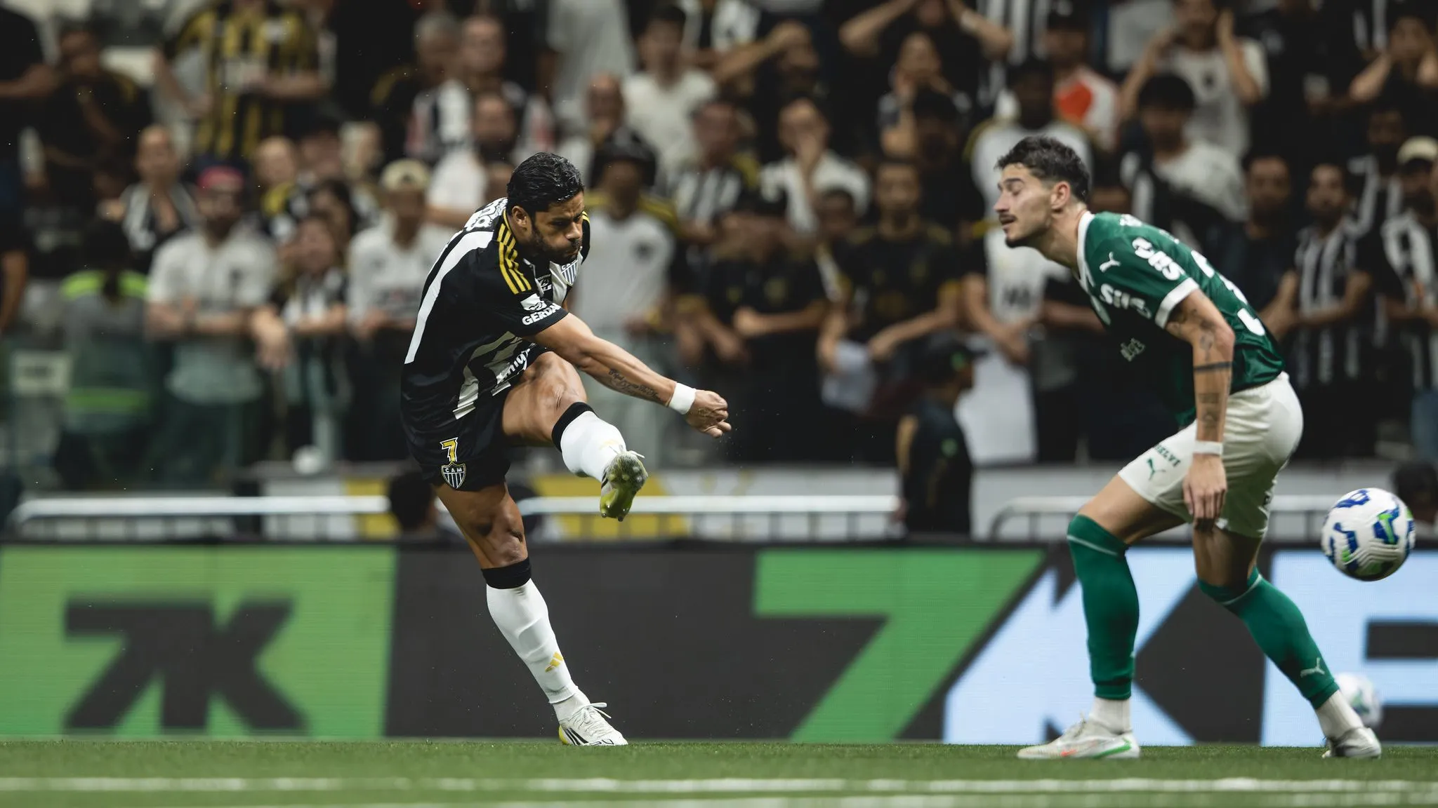 Hulk em ação pelo Galo na partida contra o Palmeiras – Foto: Pedro Souza / Atlético