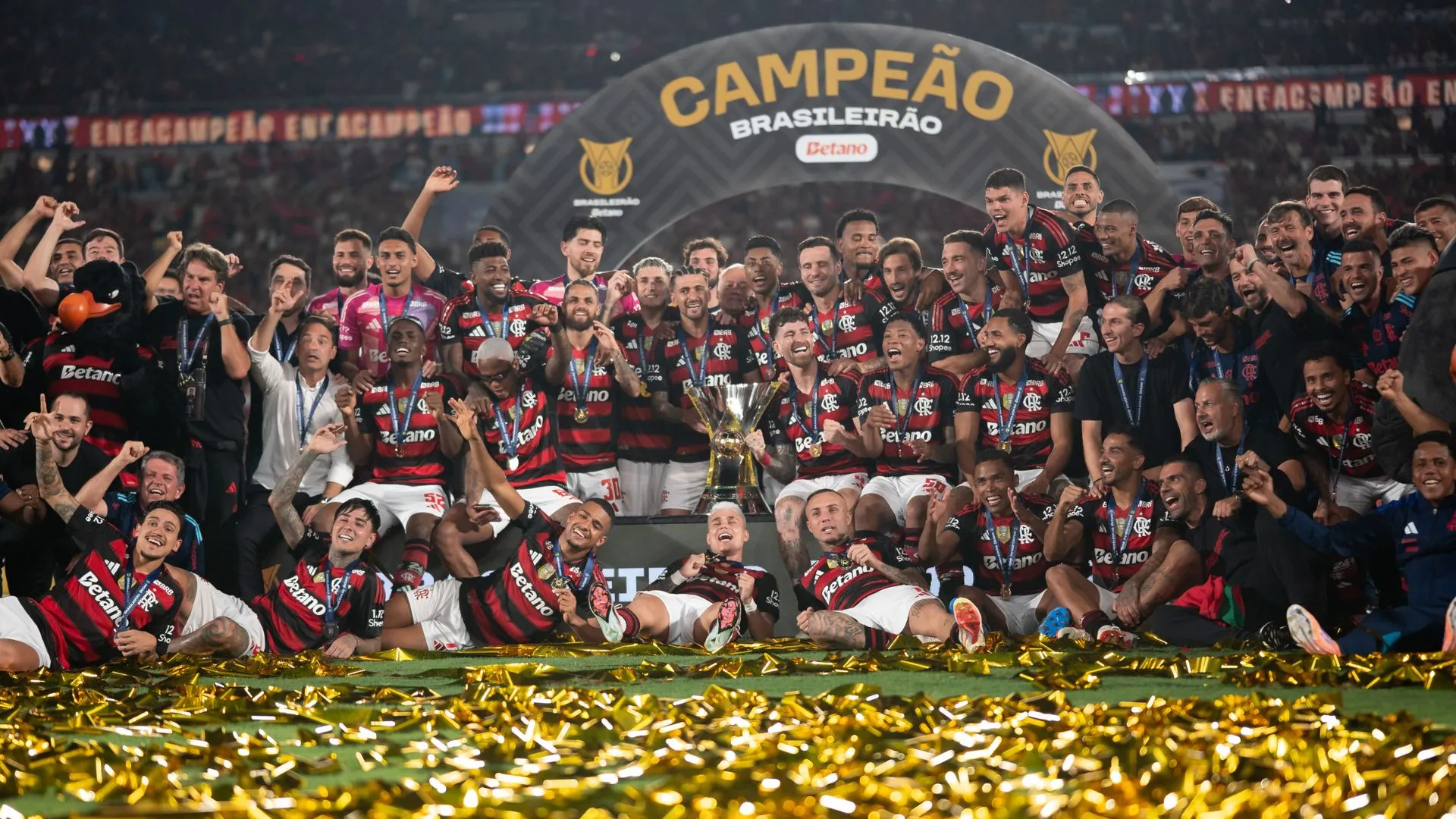Flamengo empata com Corinthians e Palmeiras como maior campeão do século — Foto Jorge RodriguesAGIF