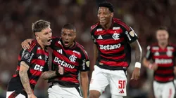 De La Cruz ao lado de Varela e Plata