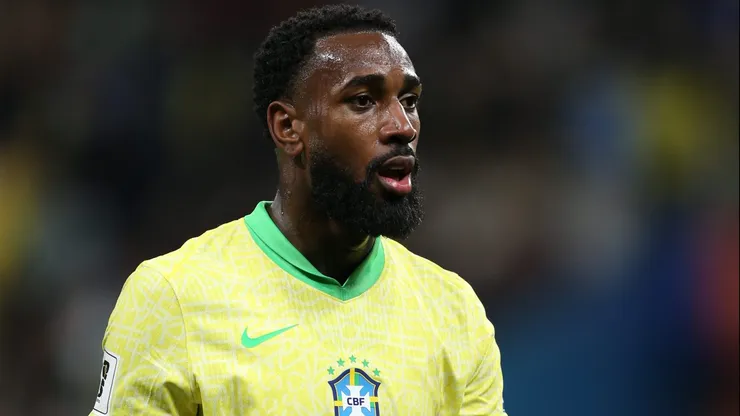 Gerson em jogo da Seleção Brasileira.
