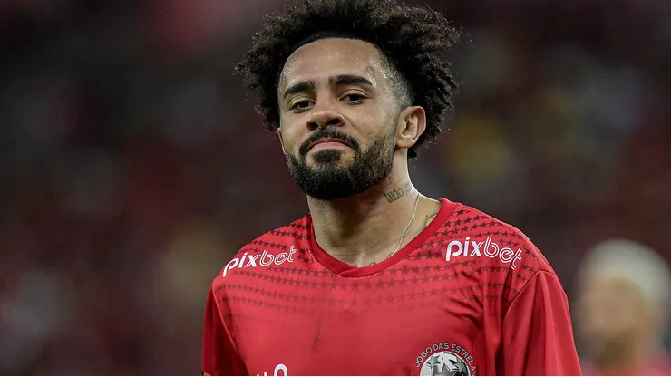Santos aposta na permanência de Neymar para acertar contratação de Claudinho, do Al-Sadd - Foto: Thiago Ribeiro/AGIF.