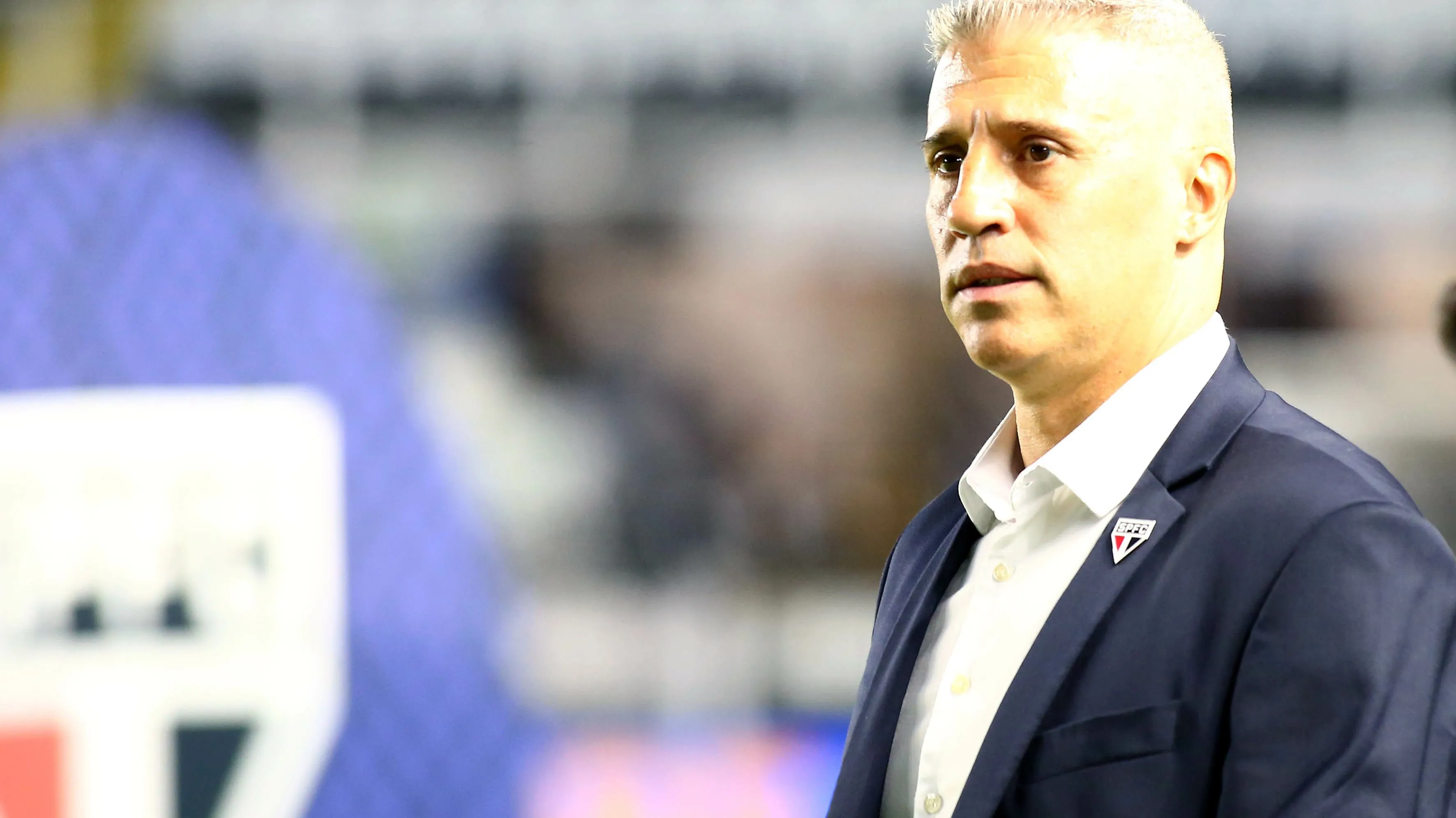 SP – SANTOS – 03/12/2025 – BRASILEIRO A 2025, SAO PAULO X INTERNACIONAL – Hernan Crespo tecnico do Sao Paulo durante partida contra o Internacional no estadio Vila Belmiro pelo campeonato Brasileiro A 2025. Foto: Mauricio De Souza/AGIF