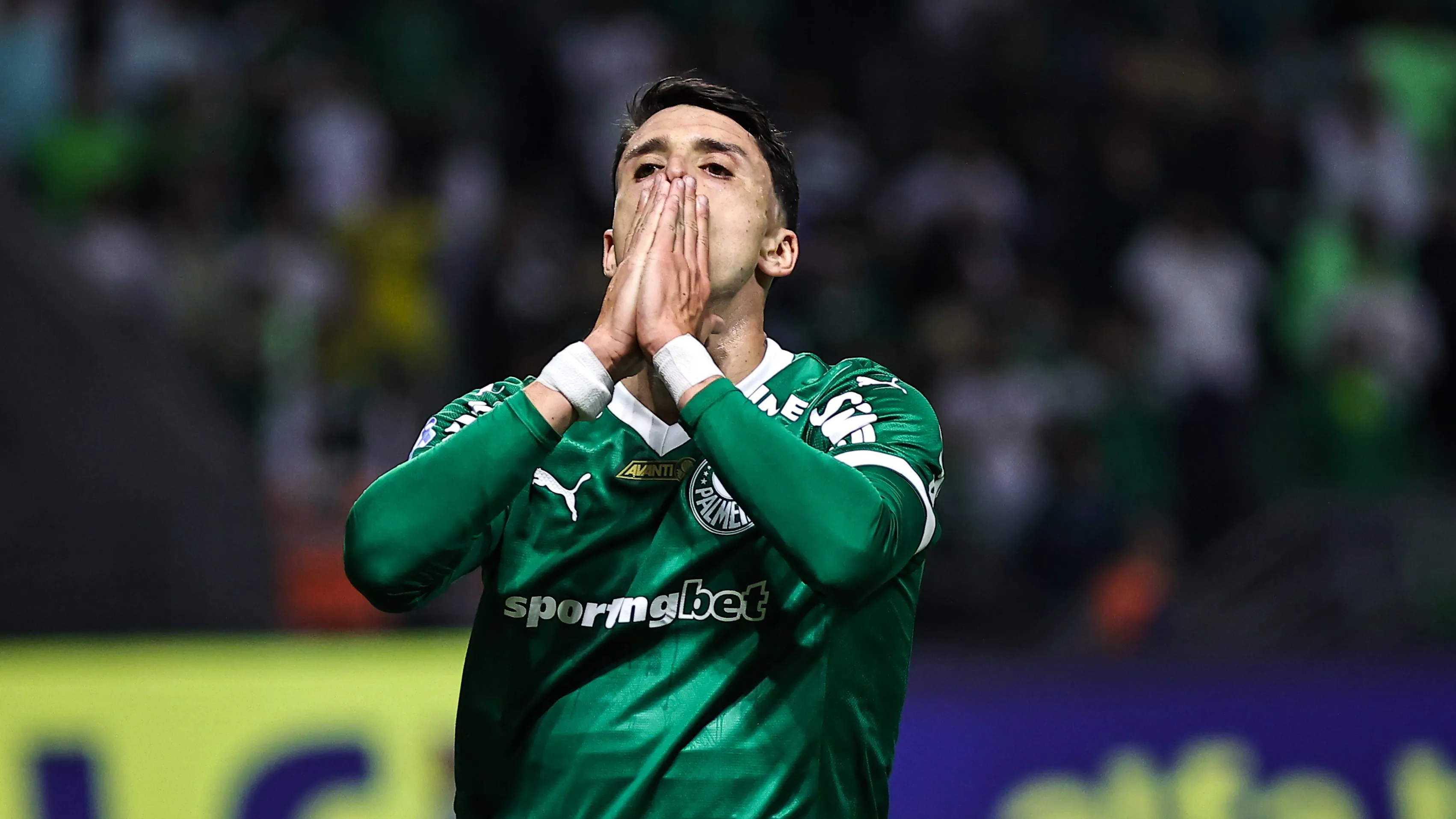 Piquerez foi expulso por entrada violenta - Foto: Fabio Giannelli/AGIF.