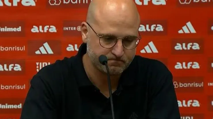 Vice-presidente José Bisol, se emocionou em entrevista marcada pelo drama de possível rebaixamento