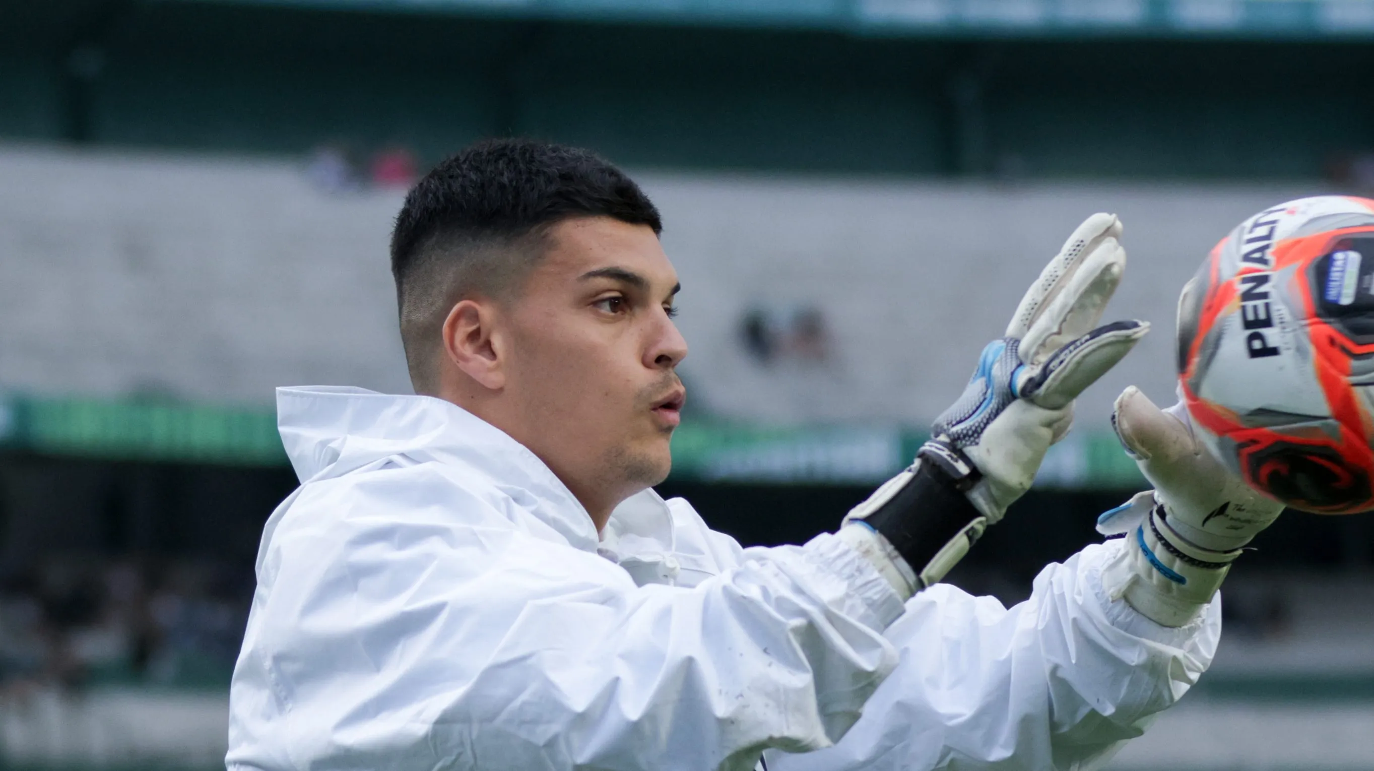 Foto: Robson Mafra/AGIF – Brazão tem transferência ao Fla vetada.