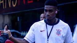 Félix Torres segue em baixa no Corinthians.