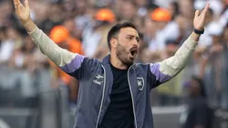 SP - SAO PAULO - 30/11/2025 - BRASILEIRO A 2025, CORINTHIANS X BOTAFOGO - Davide Ancelotti tecnico do Botafogo nervoso com a equipe durante partida contra o Corinthians no estadio Arena Corinthians pelo campeonato Brasileiro A 2025. Foto: Joisel Amaral/AGIF