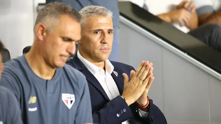 SP - SANTOS - 03/12/2025 - BRASILEIRO A 2025, SAO PAULO X INTERNACIONAL - Hernan Crespo tecnico do Sao Paulo durante partida contra o Internacional no estadio Vila Belmiro pelo campeonato Brasileiro A 2025. Foto: Mauricio De Souza/AGIF