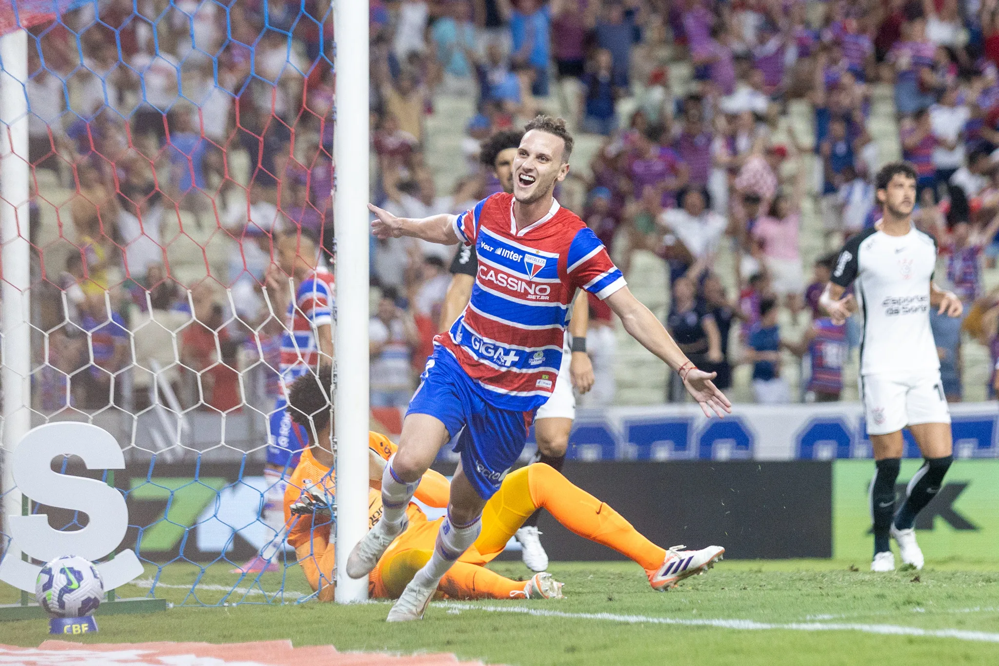 Fortaleza venceu o Corinthians na Arena Castelão e deixou o Z-4 após 27 rodadas – Foto: Lucas Emanuel/AGIF