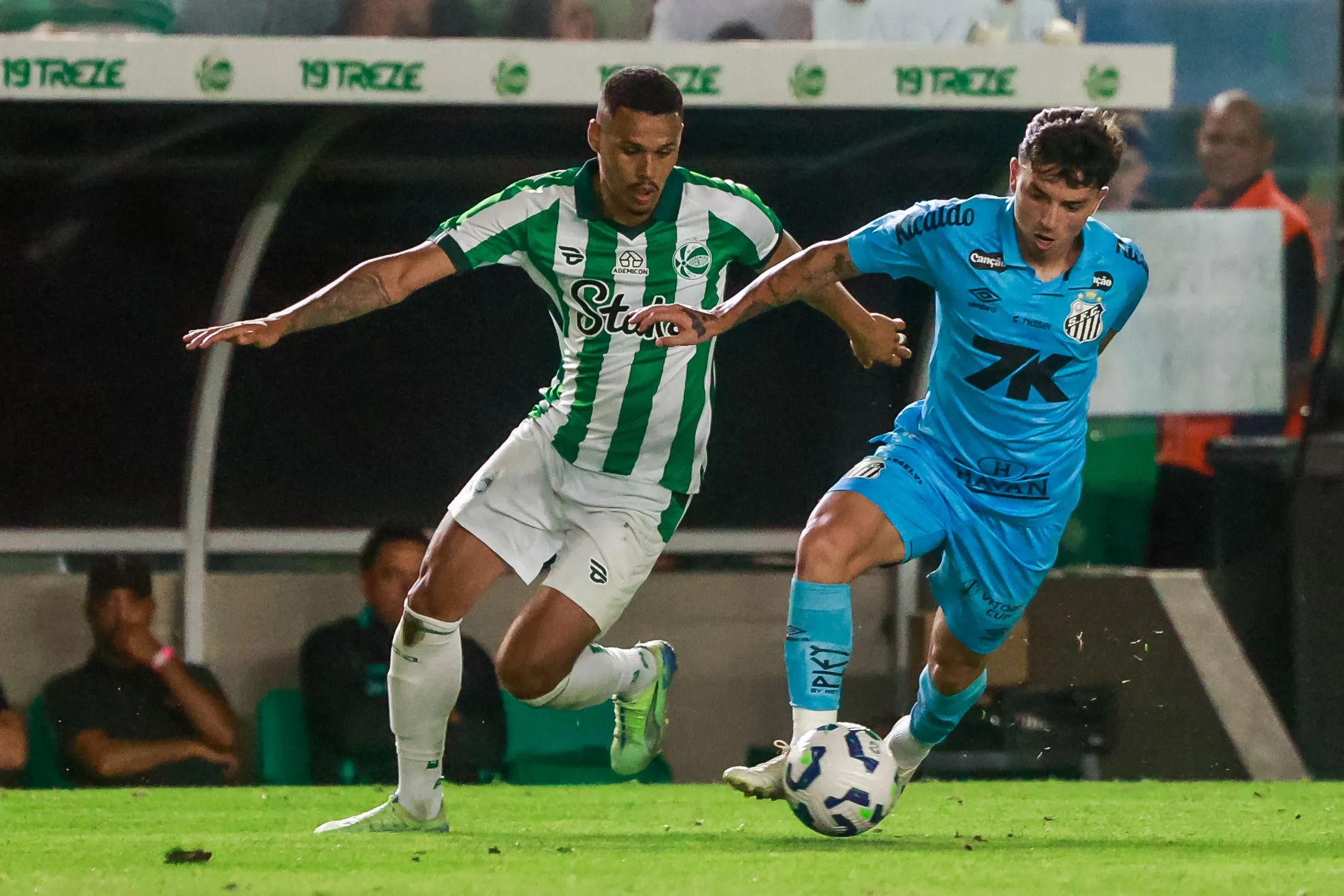 Santos praticamente findou as chances de rebaixamento no Brasileirão com vitória sobre o Juventude – Foto: Luiz Erbes/AGIF