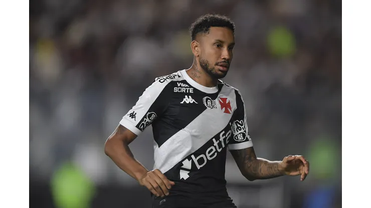 RJ - RIO DE JANEIRO - 12/04/2025 - BRASILEIRO A 2025, VASCO X SPORT - Jair jogador do Vasco durante partida contra o Sport no estadio Sao Januario pelo campeonato Brasileiro A 2025. Foto: Thiago Ribeiro/AGIF