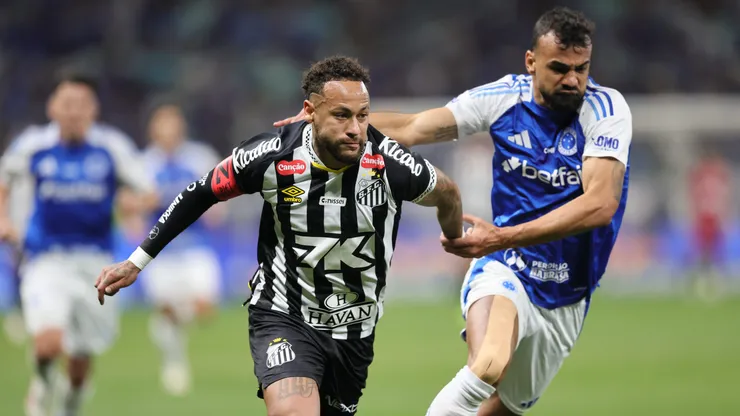 Neymar Junior, jogador do Santos, durante partida contra o Cruzeiro no estadio Mineirao pelo campeonato Brasileiro A 2025. Foto: Gilson Lobo/AGIF