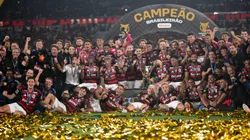 RJ - RIO DE JANEIRO - 03/12/2025 - BRASILEIRO A 2025, FLAMENGO X CEARA - Jogadores do Flamengo comemoram titulo de campeao apos partida contra o Ceara no estadio Maracana pela decisao do campeonato Brasileiro A 2025. Foto: Jorge Rodrigues/AGIF