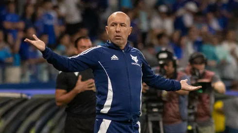MG - BELO HORIZONTE - 04/12/2025 - BRASILEIRO A 2025, CRUZEIRO X BOTAFOGO - Leonardo Jardim tecnico do Cruzeiro durante partida contra o Botafogo no estadio Mineirao pelo campeonato Brasileiro A 2025. Foto: Fernando Moreno/AGIF