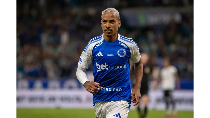MG - BELO HORIZONTE - 04/12/2025 - BRASILEIRO A 2025, CRUZEIRO X BOTAFOGO - Matheus Pereira jogador do Cruzeiro comemora seu gol durante partida contra o Botafogo no estadio Mineirao pelo campeonato Brasileiro A 2025. Foto: Fernando Moreno/AGIF