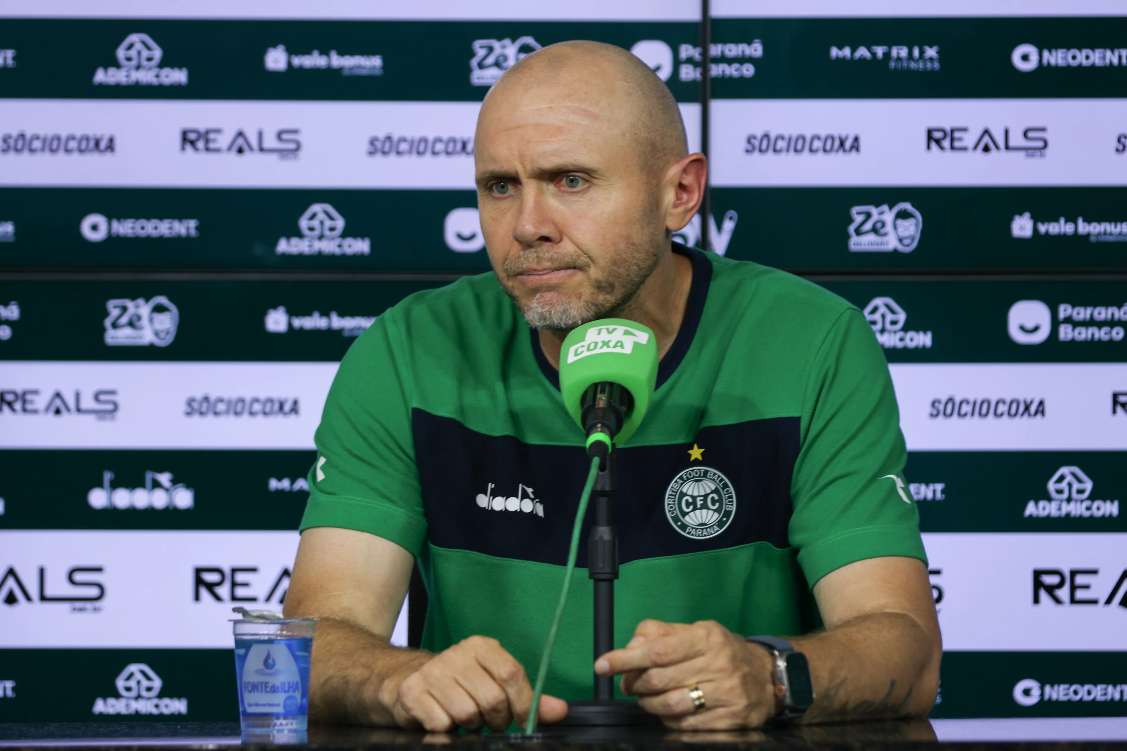 Técnico comandou Coritiba ao título da Série B e vira favorito para assumir SCI em janeiro, diz Band RS – Foto: Robson Mafra/AGIF