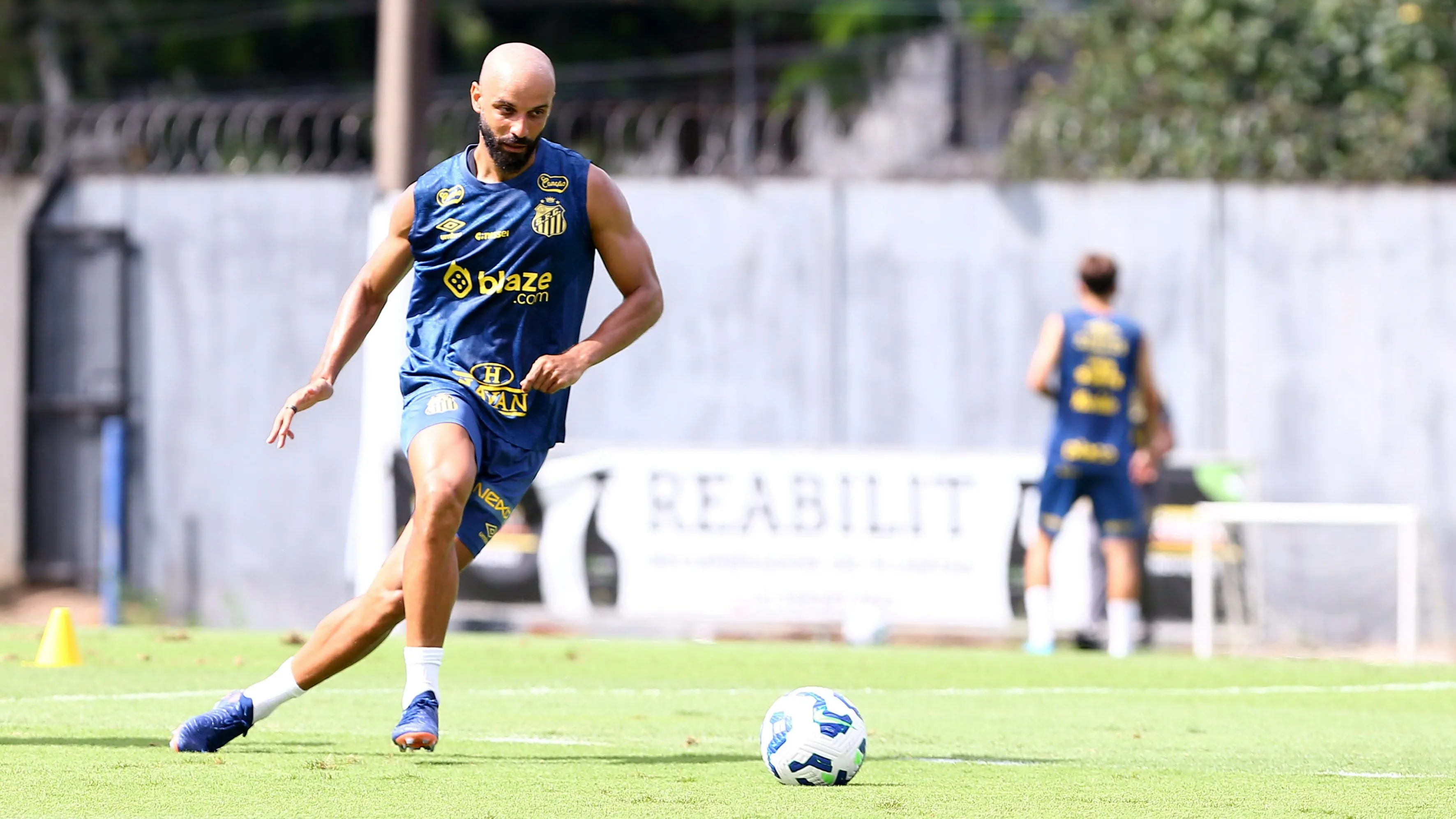 Thaciano durante treinamento no CT Rei Pelé – Foto: Mauricio De Souza/AGIF