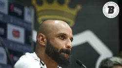 Thaciano durante entrevista coletiva no CT Rei Pelé