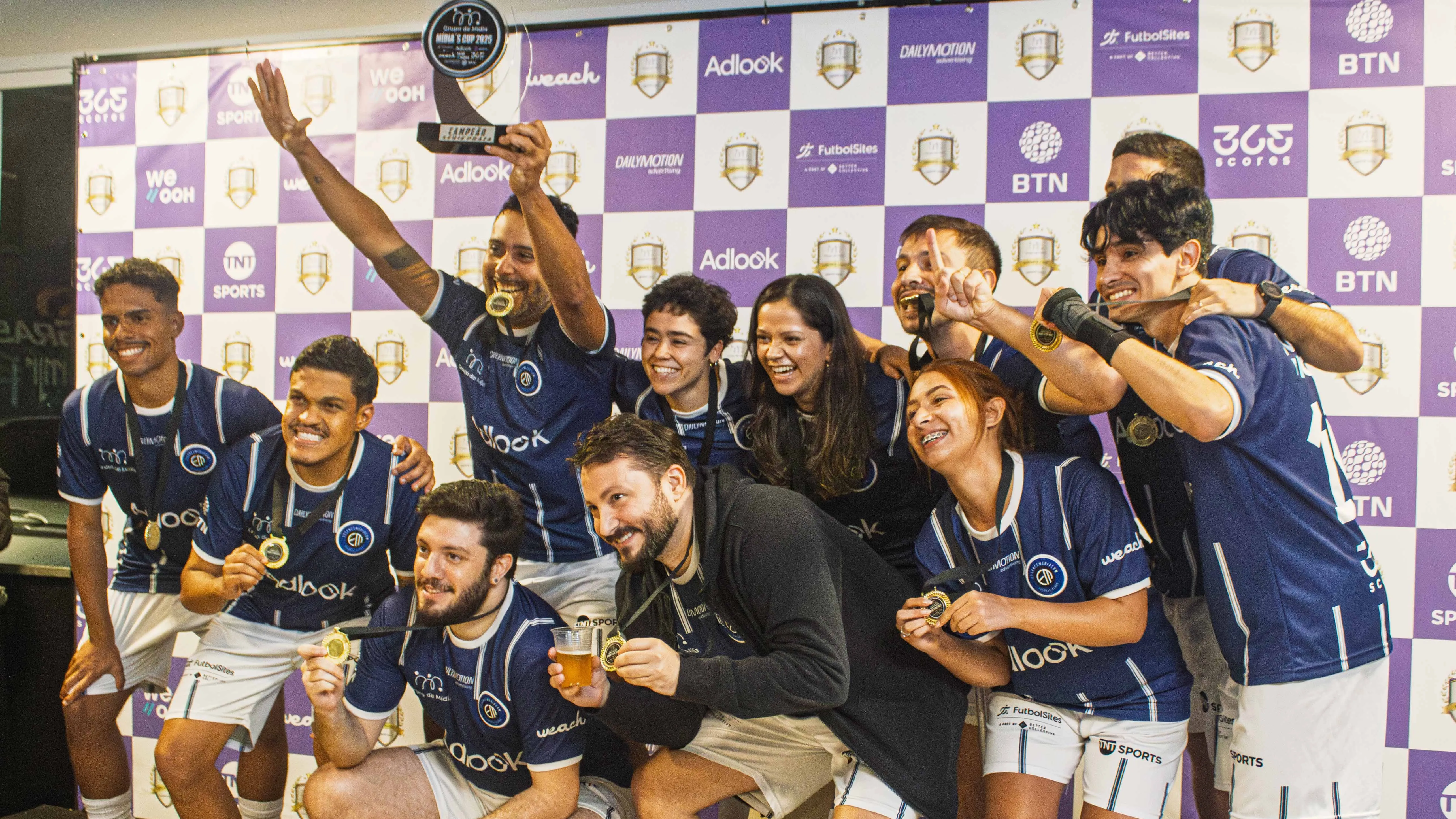 Elenco da ESSENCE comemora a conquista do título da Série Prata  – Gabriel Reinehr/Better Collective