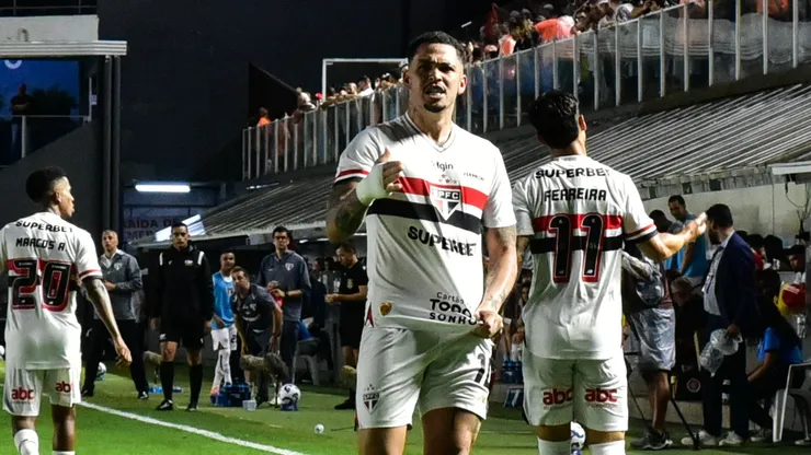 São Paulo volta a vencer por três gols pela primeira vez desde o Paulistão — Foto Jota ErreAGIF