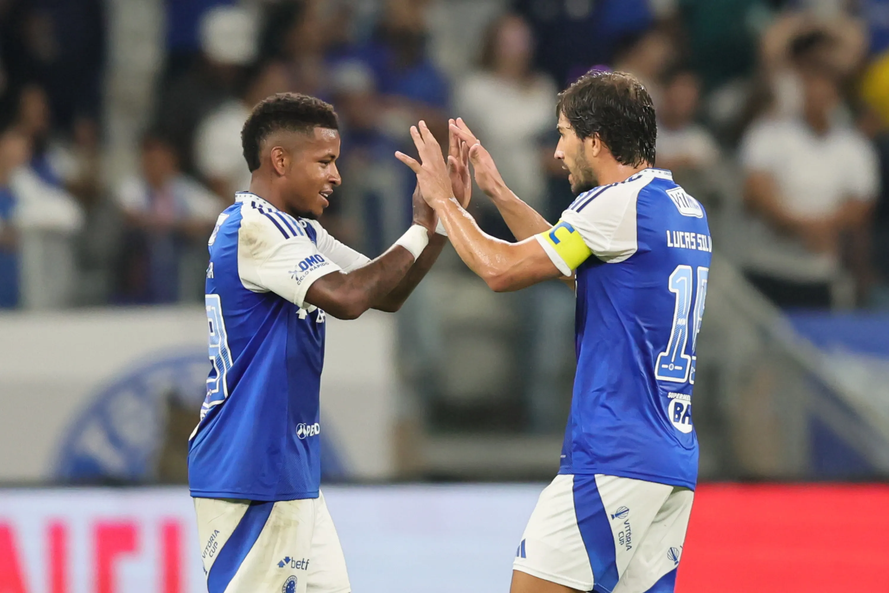 Keny Arroyo jogador do Cruzeiro comemora seu gol durante partida contra o Corinthians no estadio Mineirao pelo campeonato Brasileiro A 2025. Foto: Gilson Lobo/AGIF
