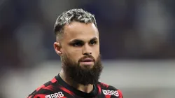 Michael jogador do Flamengo durante aquecimento antes da partida contra o Cruzeiro