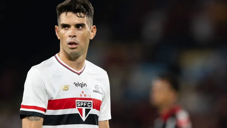 RJ - RIO DE JANEIRO - 12/07/2025 - BRASILEIRO A 2025, FLAMENGO X SAO PAULO - Oscar jogador do Sao Paulo durante partida contra o Flamengo no estadio Maracana pelo campeonato Brasileiro A 2025. Foto: Jorge Rodrigues/AGIF