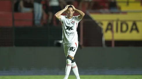 PE - RECIFE - 23/11/2025 - BRASILEIRO A 2025, SPORT X VITORIA - Erick jogador do Vitoria durante a partida contra o Sport na Ilha do Retiro em Recife (PE), pelo Campeonato Brasileiro A 2025. Foto: Marlon Costa/AGIF