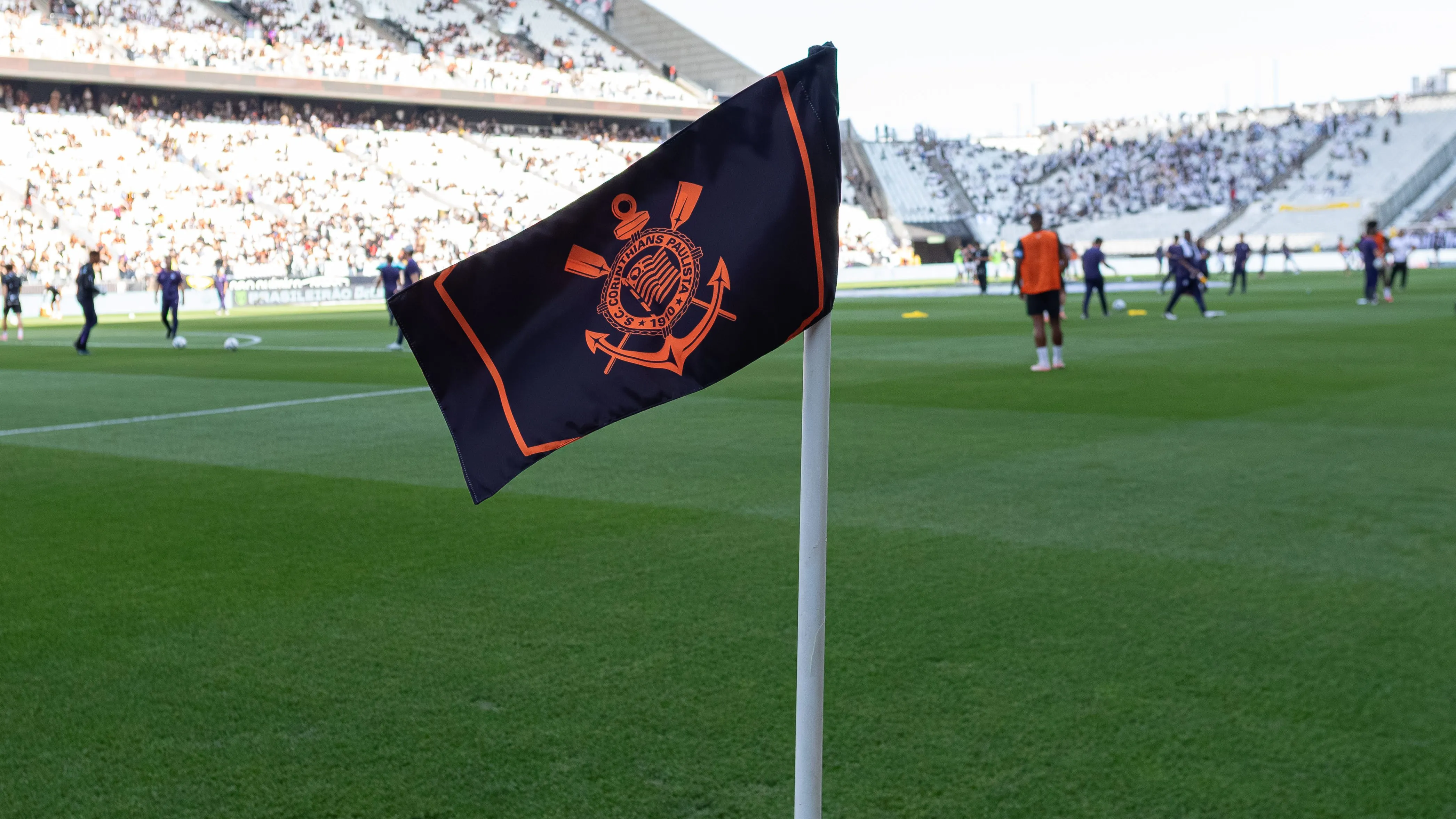 SP – SAO PAULO – 30/11/2025 – BRASILEIRO A 2025, CORINTHIANS X BOTAFOGO – detalhe n=bandeirinha de escanteio do Corinthians com Vista geral do estadio Arena Corinthians para partida entre Corinthians e Botafogo pelo campeonato Brasileiro A 2025. Foto: Joisel Amaral/AGIF