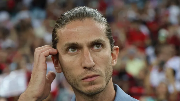 Filipe Luís tem contrato até dezembro.