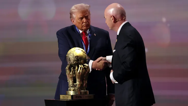 Donald Trump e Gianni Infantino no sorteio da Copa de 2026. (Photo by Patrick Smith/Getty Images)