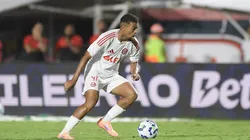 BA - SALVADOR - 05/11/2025 - BRASILEIRO A 2025, VITORIA X INTERNACIONAL - Gustavo Prado jogador do Internacional durante partida contra o Vitoria no estadio Barradao pelo campeonato Brasileiro A 2025. Foto: Jhony Pinho/AGIF