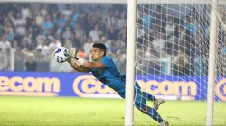 Gabriel Brazão, jogador do Santos, durante partida contra o Flamengo no estadio Vila Belmiro pelo campeonato Brasileiro A 2025. Foto: Mauricio De Souza/AGIF