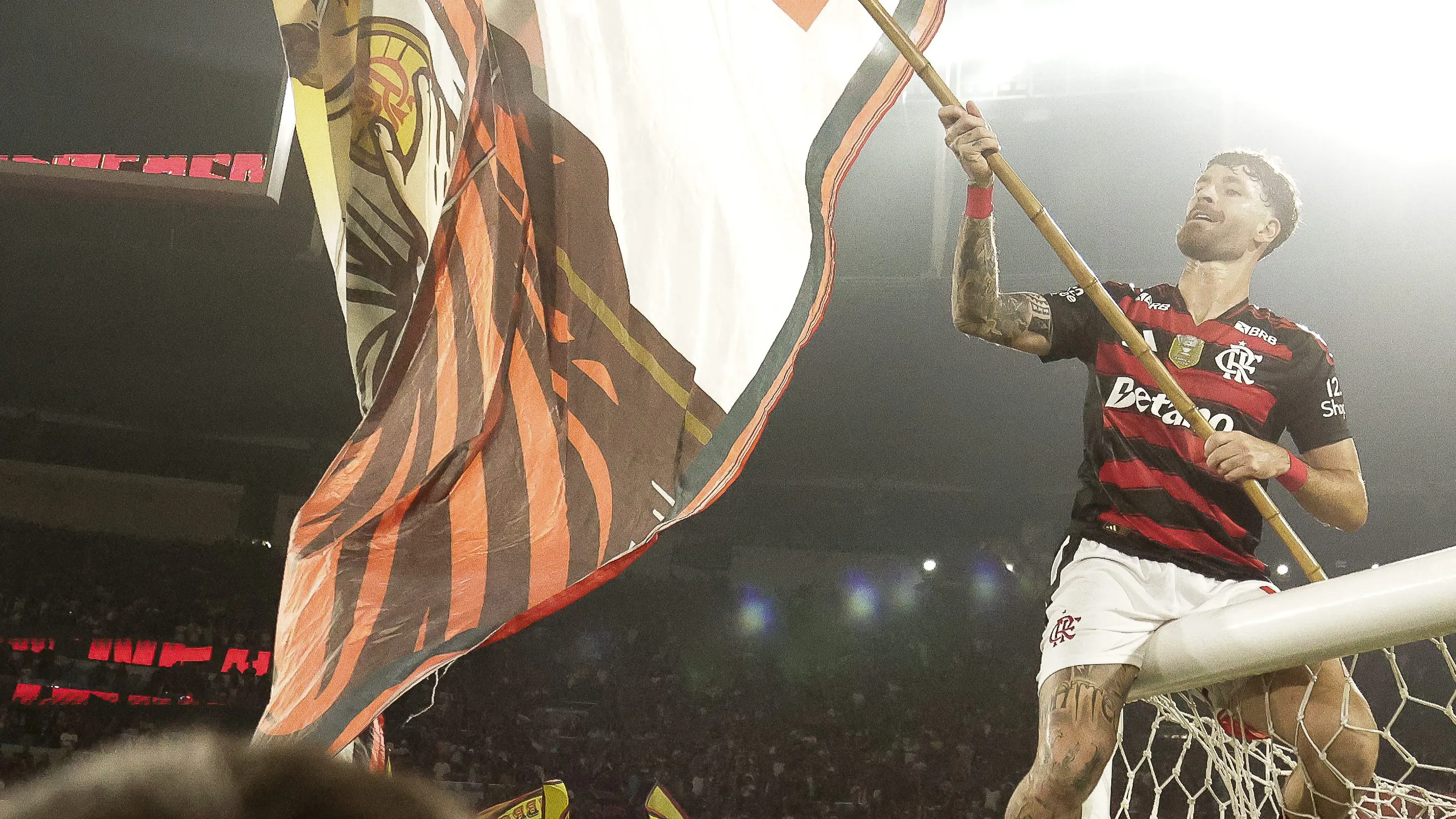 Léo Pereira comemorando o título do Brasileirão. Foto: Adriano Fontes/Flamengo