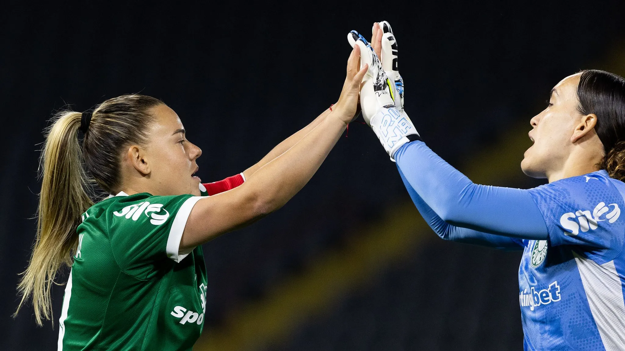 Jogadoras do time feminino do Palmeiras em campo