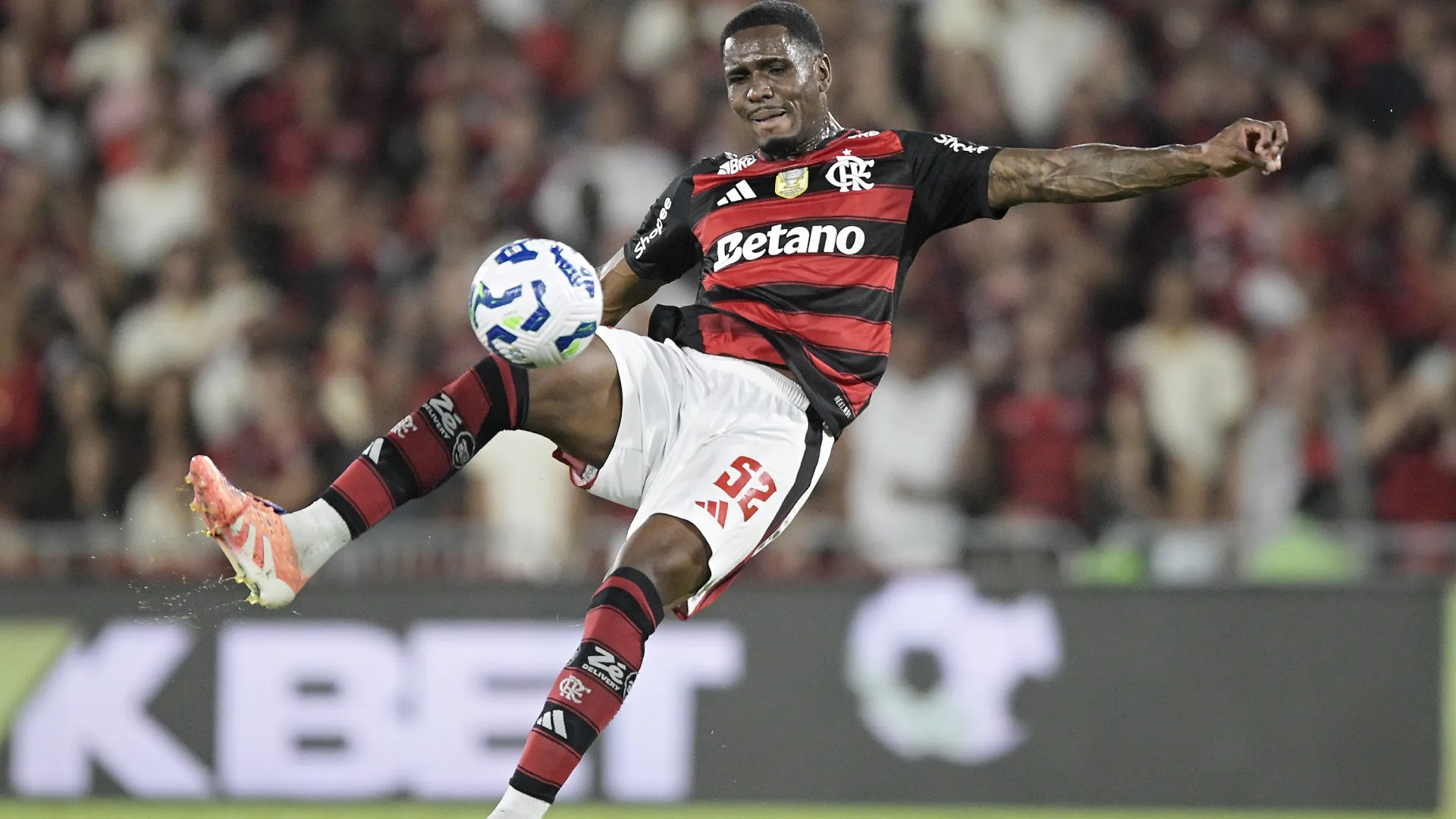 Evertton Araujo será titular em Mirassol x Flamengo – Foto: Alexandre Loureiro/AGIF