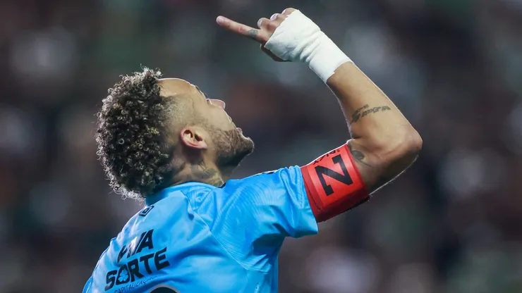 RS - CAXIAS DO SUL - 03/12/2025 - BRASILEIRO A 2025, JUVENTUDE X SANTOS - Neymar jogador do Santos comemora seu gol durante partida contra o Juventude no estadio Alfredo Jaconi pelo campeonato Brasileiro A 2025. Foto: Luiz Erbes/AGIF
