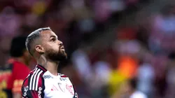 PE - SAO LOURENCO DA MATA - 15/11/2025 - BRASILEIRO A 2025, SPORT X FLAMENGO - Michael jogador do Flamengo lamenta durante partida contra o Sport no estadio Arena Pernambuco pelo campeonato Brasileiro A 2025. Foto: Rafael Vieira/AGIF