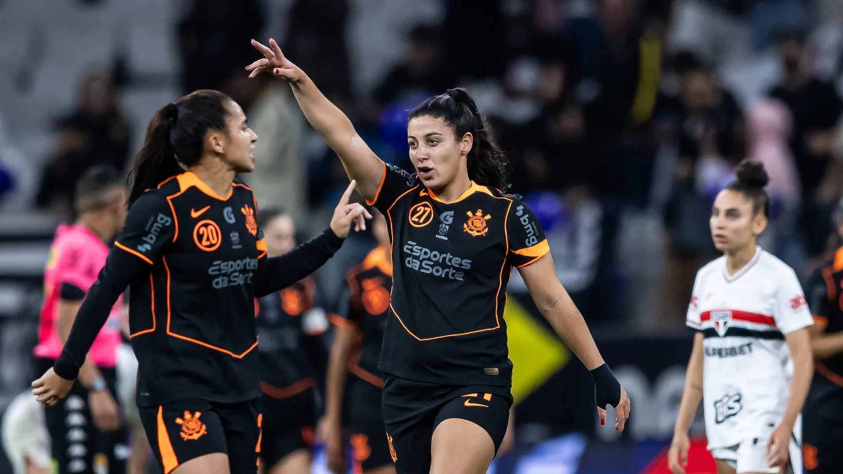 Duda Sampaio em campo pela semifinal do Paulistão Feminino