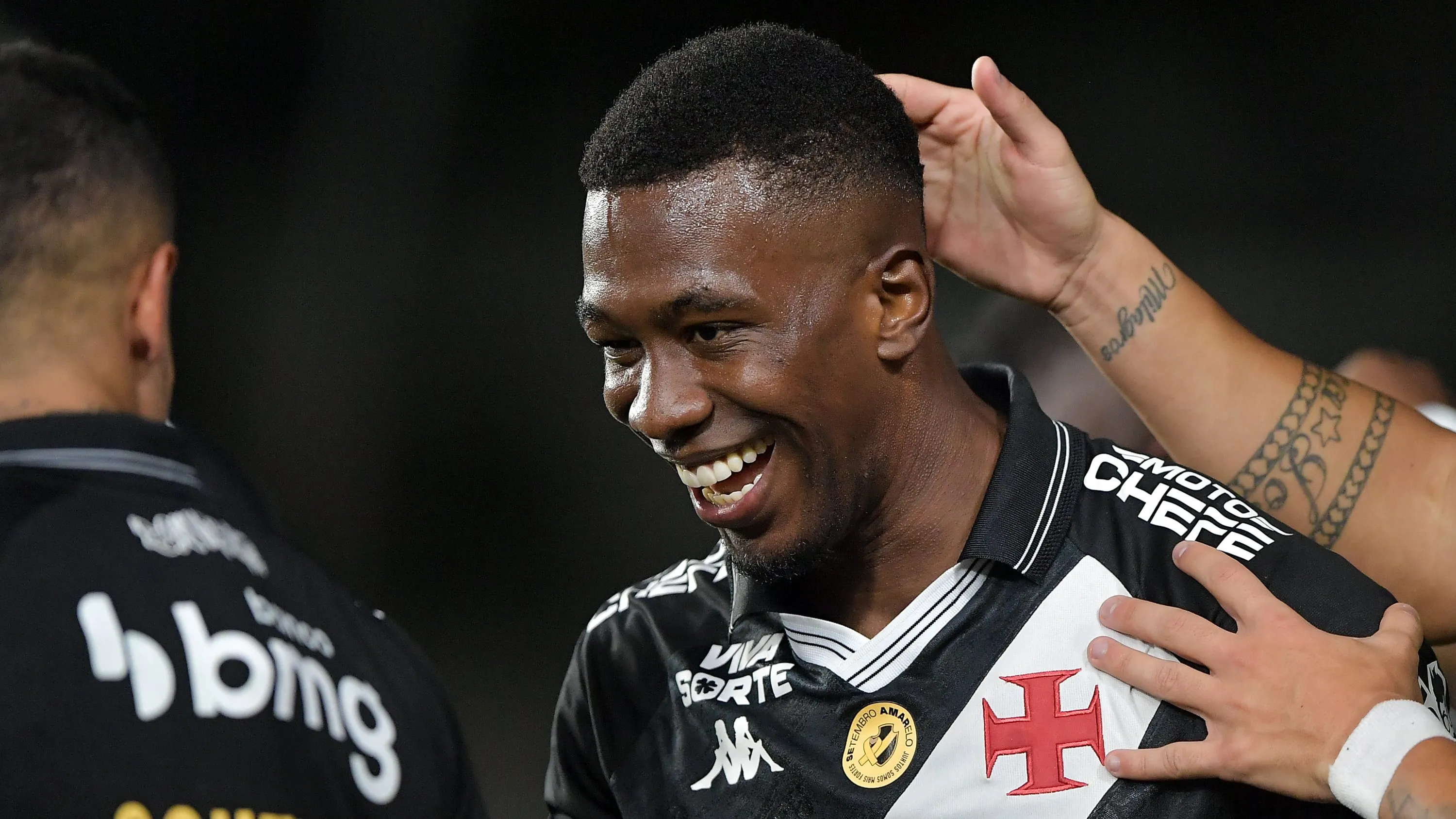 Cuesta jogador do Vasco comemora seu gol durante partida contra o Ceara no estadio Sao Januario pelo campeonato Brasileiro A 2025. Foto: Thiago Ribeiro/AGIF