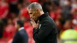 Vojvoda, técnico do Santos em partida pelo campeonato brasileiro (Foto: Pedro H. Tesch/Getty Images)