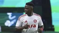 Carbonero, atacante do Inter em partida pelo campeonato brasileiro (Foto: Ricardo Moreira/Getty Images)