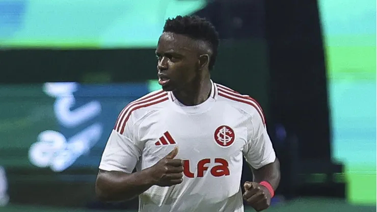 Carbonero, atacante do Inter em partida pelo campeonato brasileiro (Foto: Ricardo Moreira/Getty Images)