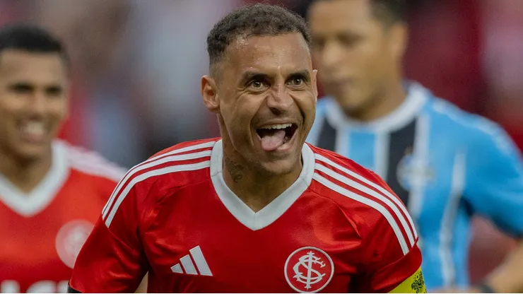 Alan Patrick é a principal esperança do Internacional para continuar na primeira divisão